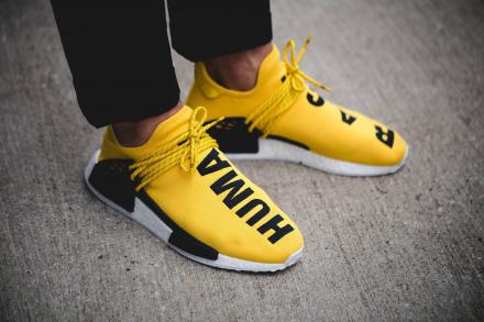 ファレル・ウィリアムズ × アディダス オリジナルス ヒューマン レース NMD エキップメント イエロー/ホワイト